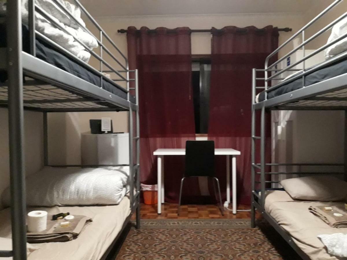 Quarto Com 4 Camas ポルト エクステリア 写真