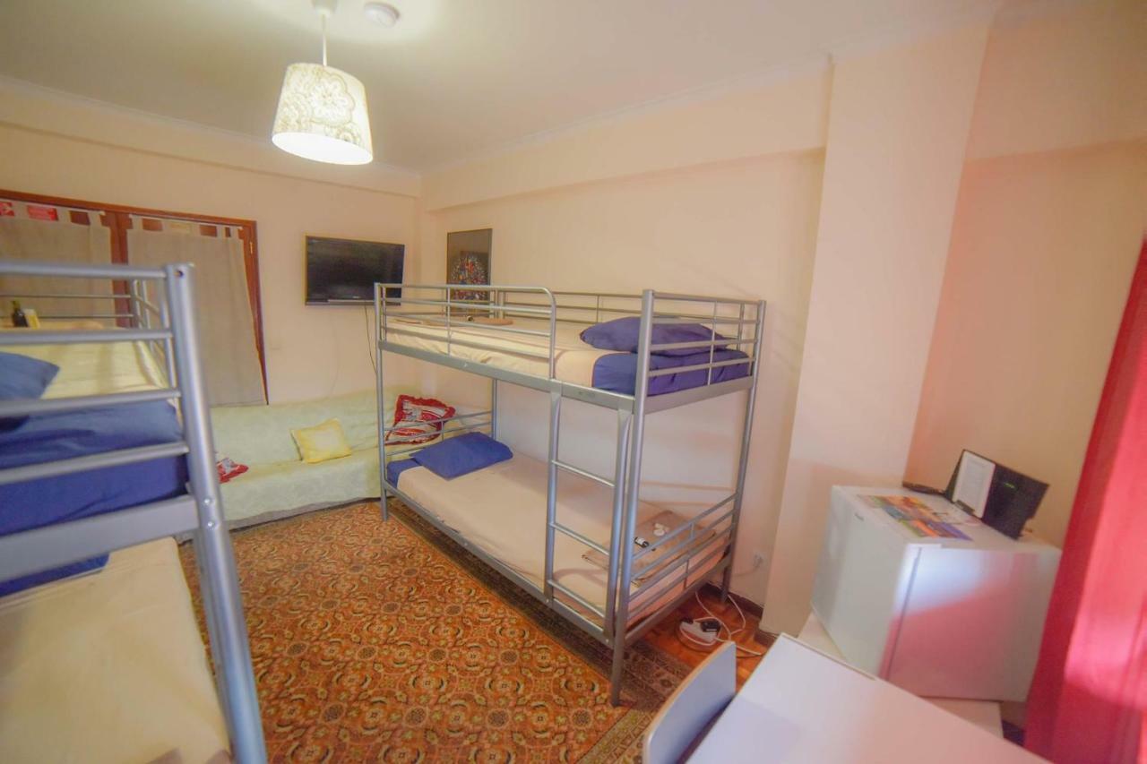 Quarto Com 4 Camas ポルト エクステリア 写真