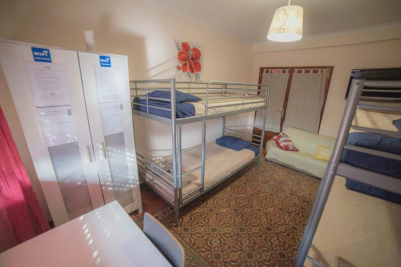 Quarto Com 4 Camas ポルト エクステリア 写真